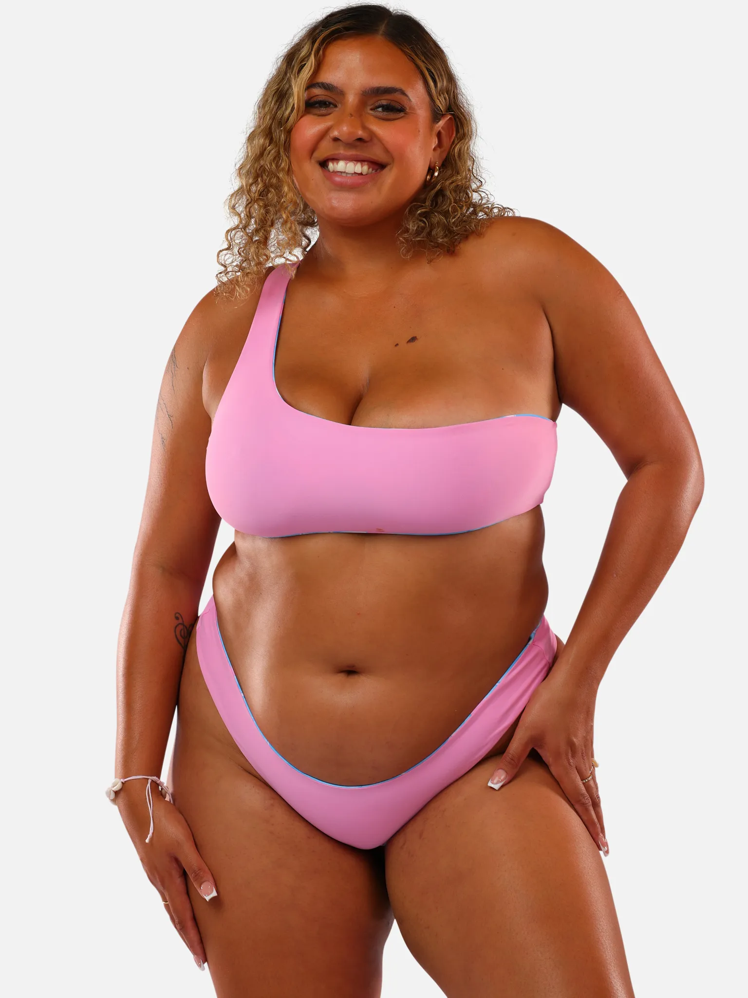 FLIPPER ONE-SHOULDER TOP